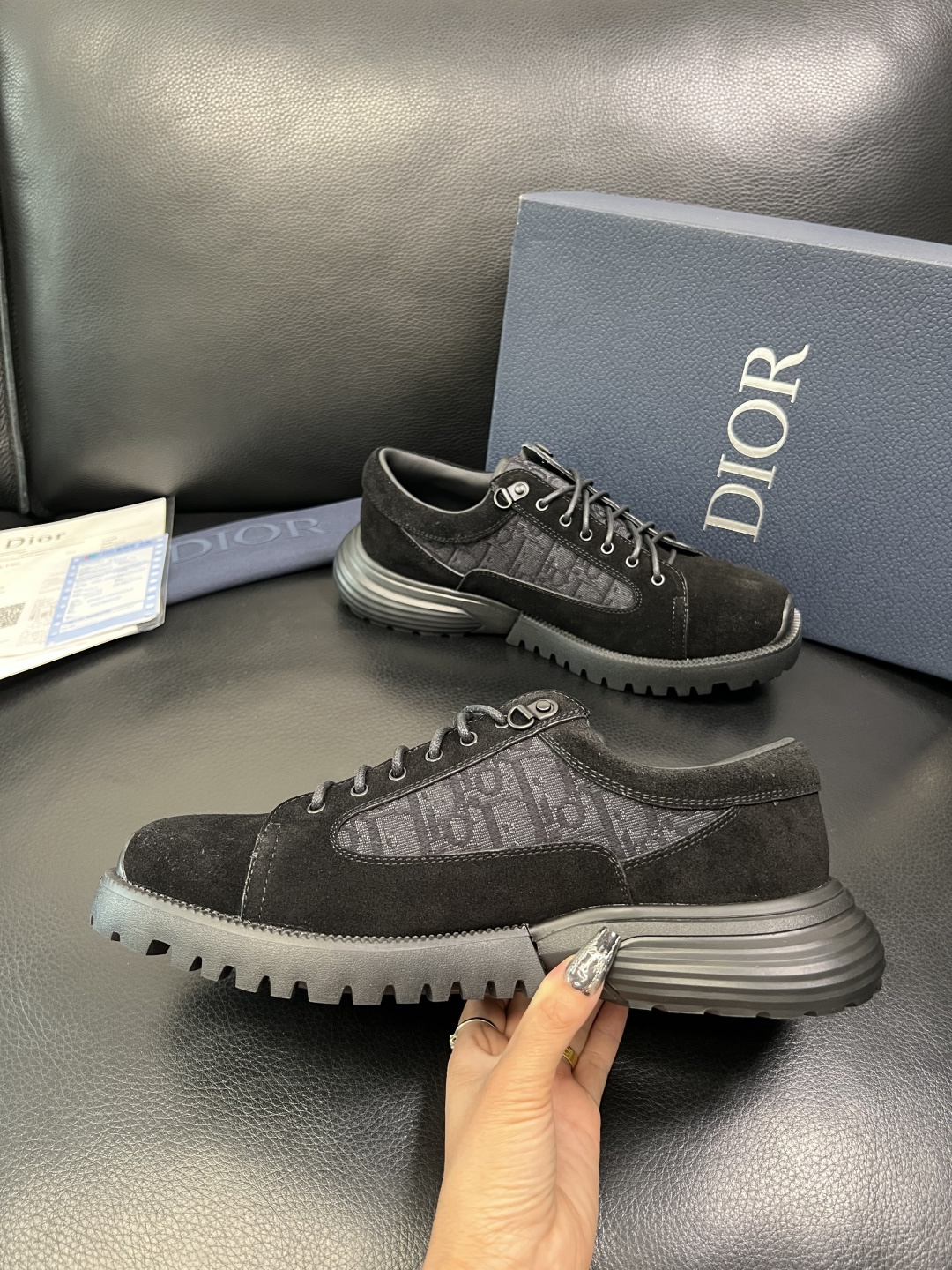 Dior 顶级工艺品 迪奥 专柜同步 原厂配置，意大利进口原版牛皮拼布面料，透气舒适进口水染牛里垫，鞋底