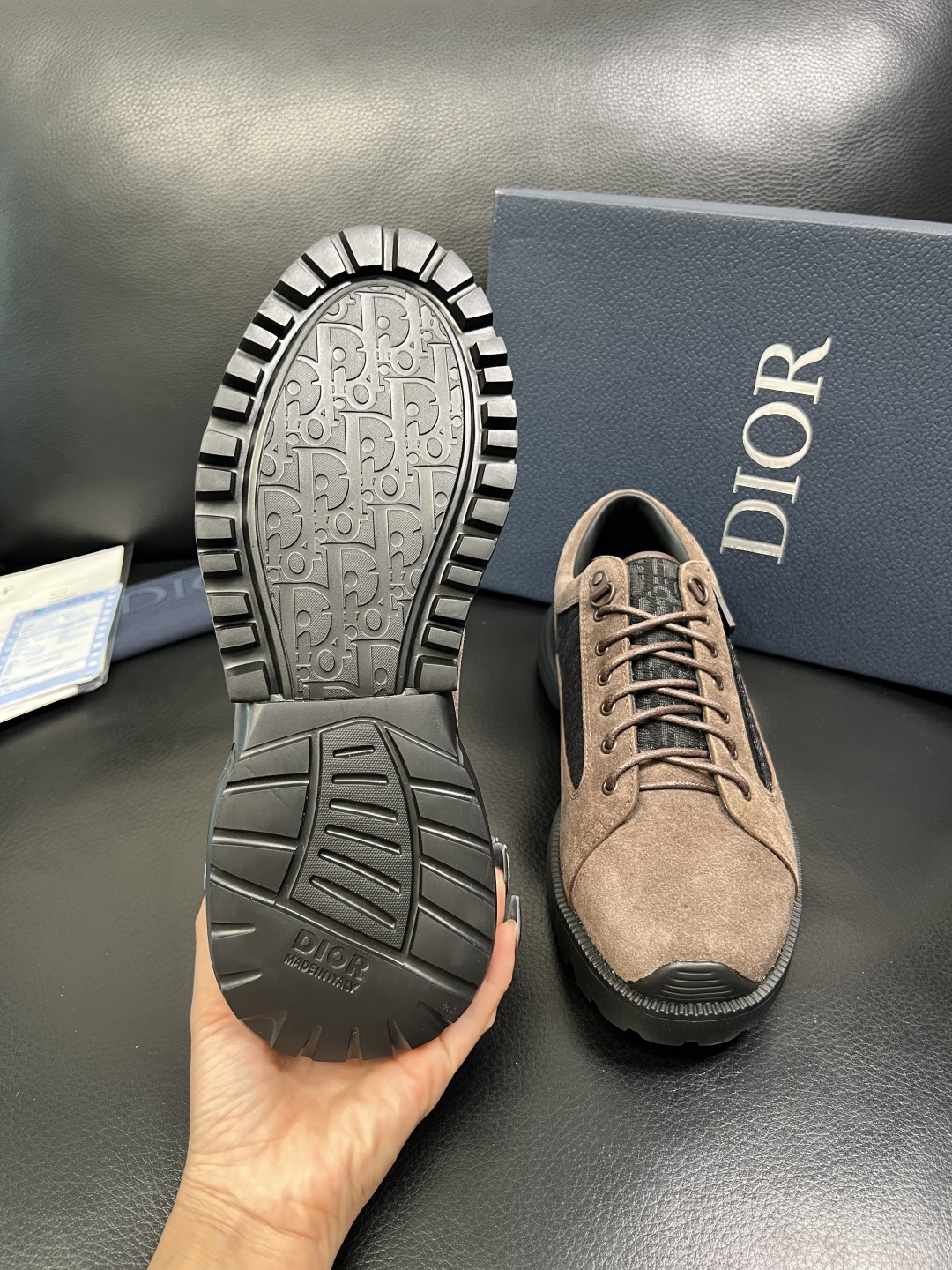 Dior 顶级工艺品 迪奥 专柜同步 原厂配置，意大利进口原版牛皮拼布面料，透气舒适进口水染牛里垫，鞋底