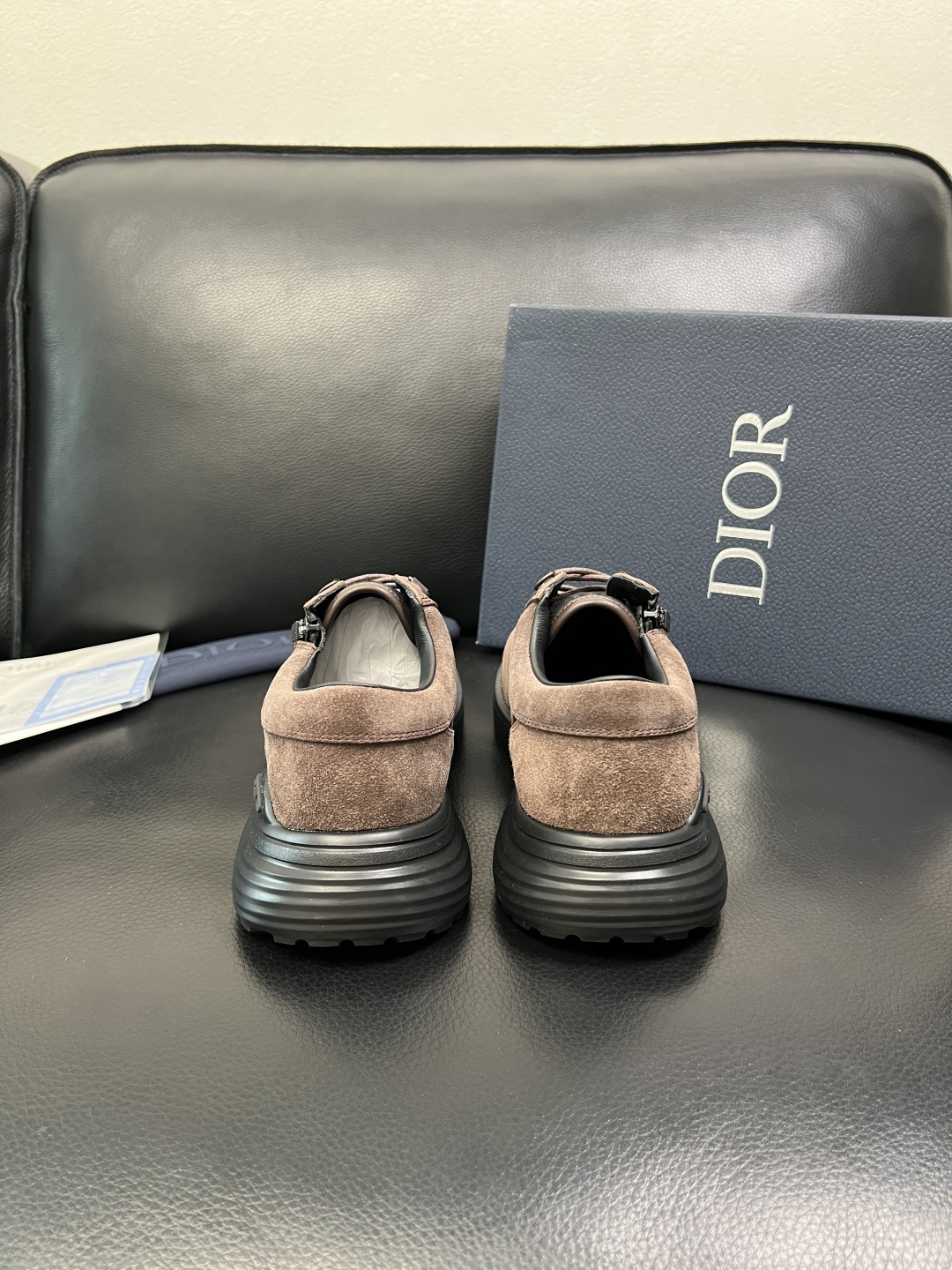 Dior 顶级工艺品 迪奥 专柜同步 原厂配置，意大利进口原版牛皮拼布面料，透气舒适进口水染牛里垫，鞋底