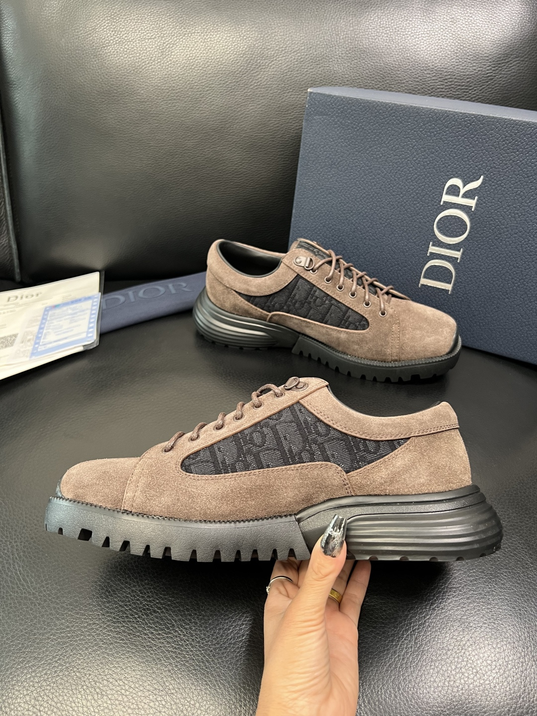 Dior 顶级工艺品 迪奥 专柜同步 原厂配置，意大利进口原版牛皮拼布面料，透气舒适进口水染牛里垫，鞋底