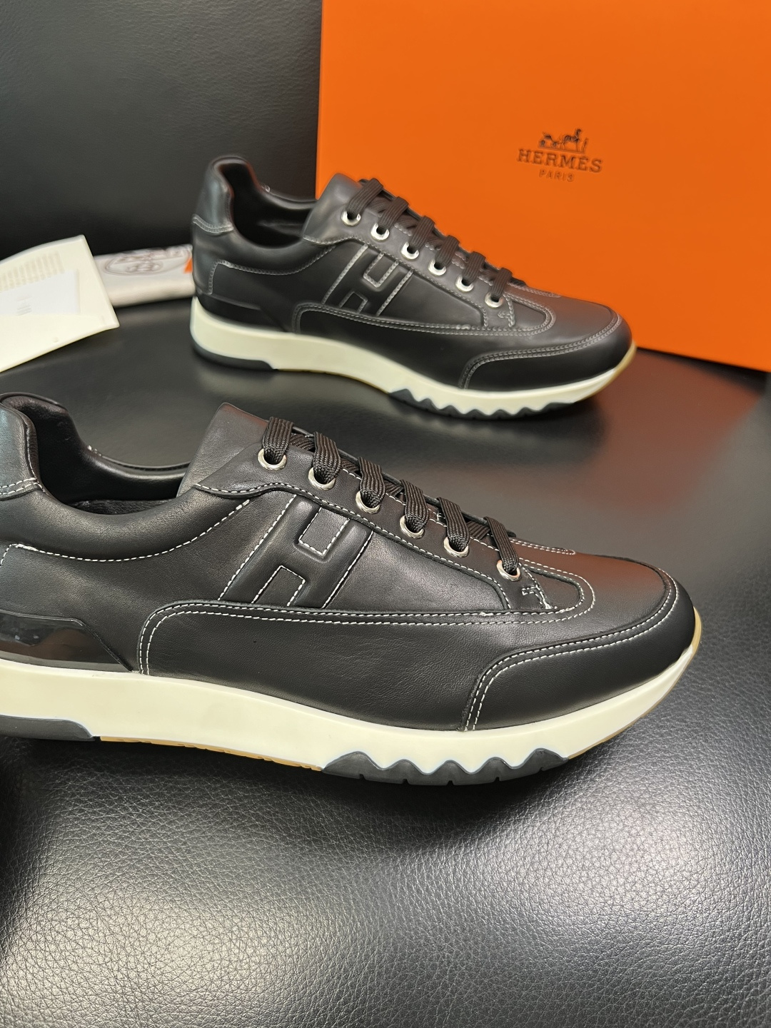 Hermes 高品质 顶级代购 爱马仕 专柜同步发售原厂配置，意大利进口原版牛皮面料，高品质拼接工艺，全