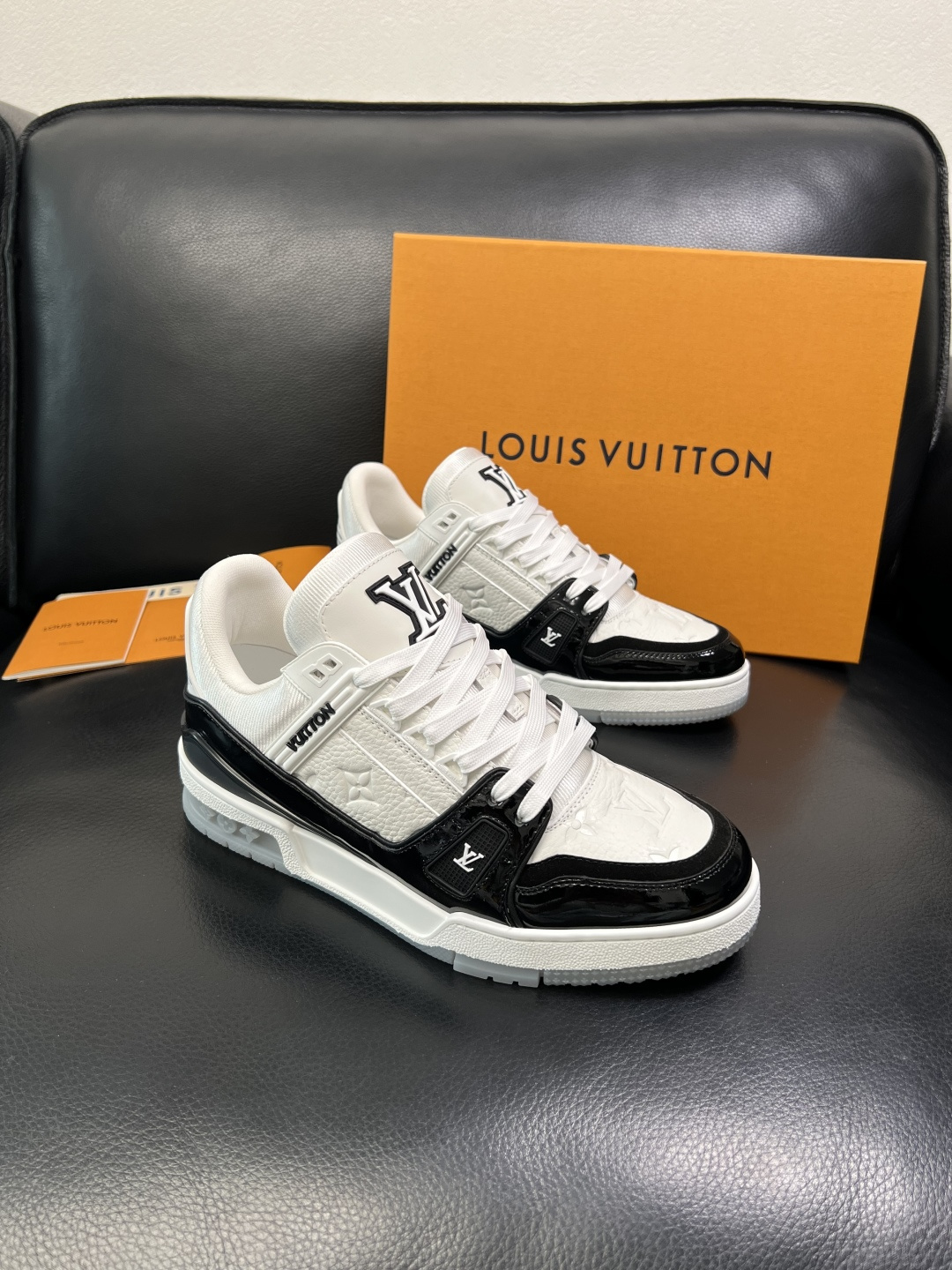 Lv 高品质 顶级工艺品 路易威登，专柜同步原厂配置，鞋面意大利进口，高品质拼接缤纷色彩复杂工艺品，进口