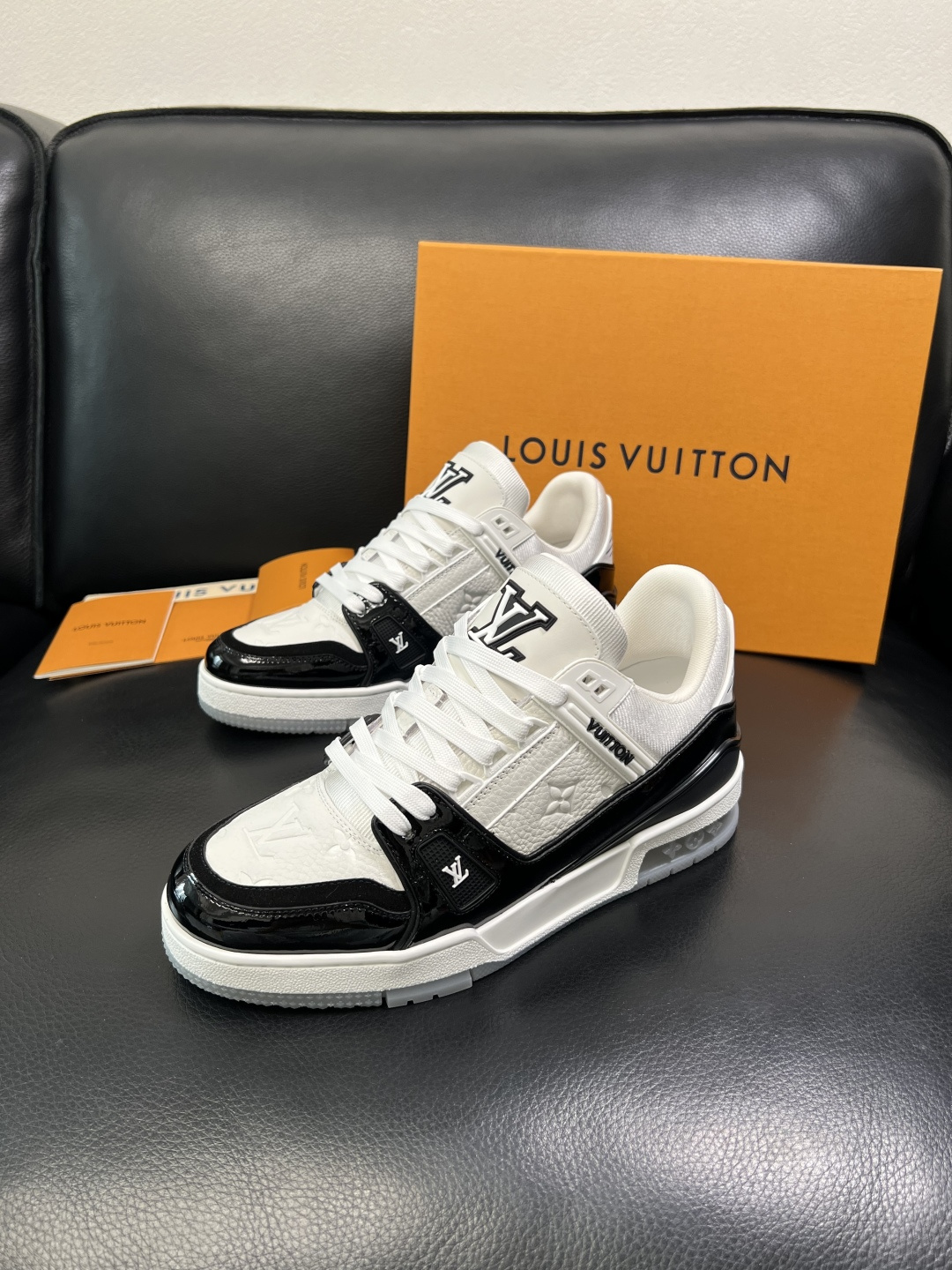 Lv 高品质 顶级工艺品 路易威登，专柜同步原厂配置，鞋面意大利进口，高品质拼接缤纷色彩复杂工艺品，进口