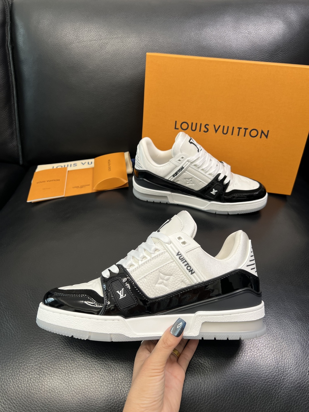 Lv 高品质 顶级工艺品 路易威登，专柜同步原厂配置，鞋面意大利进口，高品质拼接缤纷色彩复杂工艺品，进口