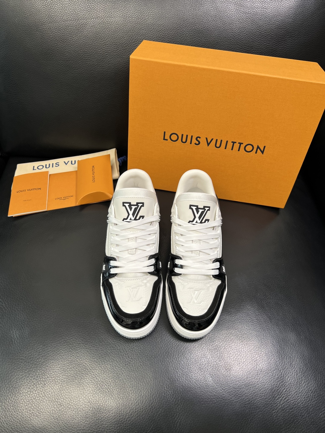 Lv 高品质 顶级工艺品 路易威登，专柜同步原厂配置，鞋面意大利进口，高品质拼接缤纷色彩复杂工艺品，进口