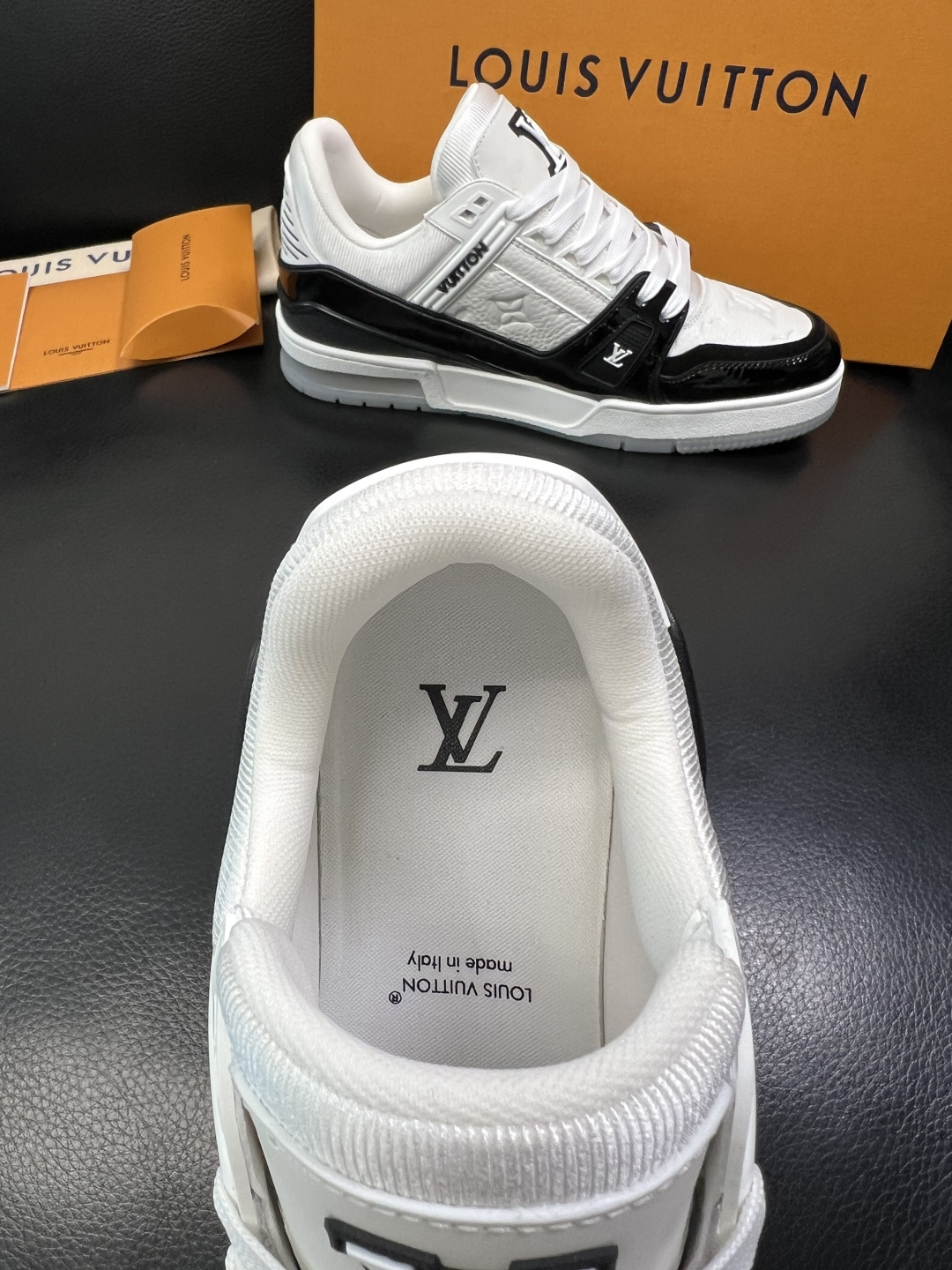 Lv 高品质 顶级工艺品 路易威登，专柜同步原厂配置，鞋面意大利进口，高品质拼接缤纷色彩复杂工艺品，进口