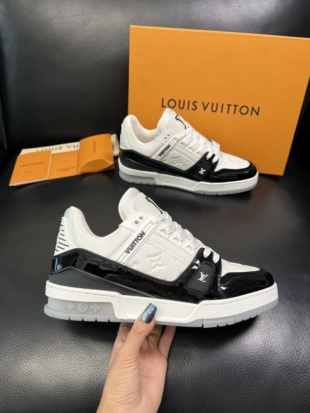 Lv 高品质 顶级工艺品 路易威登，专柜同步原厂配置，鞋面意大利进口，高品质拼接缤纷色彩复杂工艺品，进口