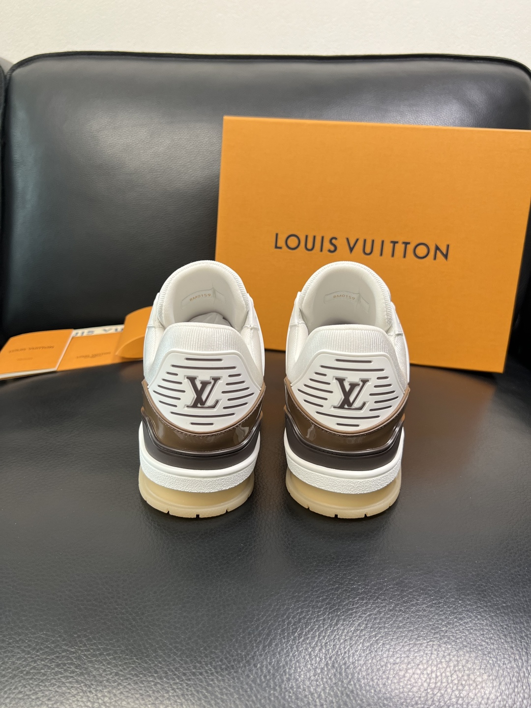 Lv 高品质 顶级工艺品 路易威登，专柜同步原厂配置，鞋面意大利进口，高品质拼接缤纷色彩复杂工艺品，进口