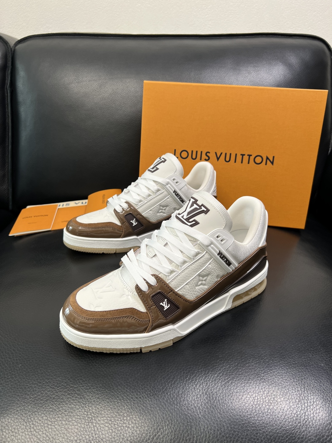 Lv 高品质 顶级工艺品 路易威登，专柜同步原厂配置，鞋面意大利进口，高品质拼接缤纷色彩复杂工艺品，进口