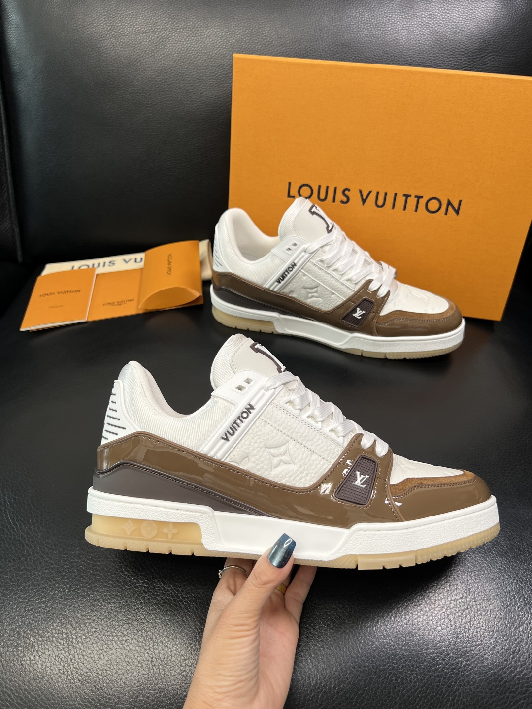 Lv 高品质 顶级工艺品 路易威登，专柜同步原厂配置，鞋面意大利进口，高品质拼接缤纷色彩复杂工艺品，进口