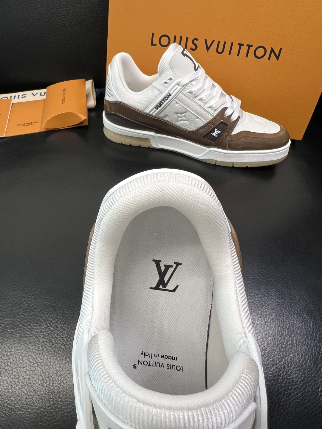 Lv 高品质 顶级工艺品 路易威登，专柜同步原厂配置，鞋面意大利进口，高品质拼接缤纷色彩复杂工艺品，进口