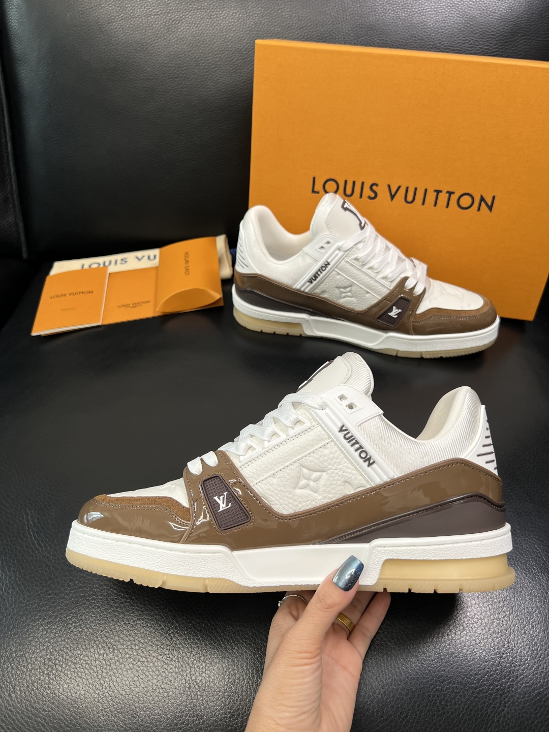 Lv 高品质 顶级工艺品 路易威登，专柜同步原厂配置，鞋面意大利进口，高品质拼接缤纷色彩复杂工艺品，进口