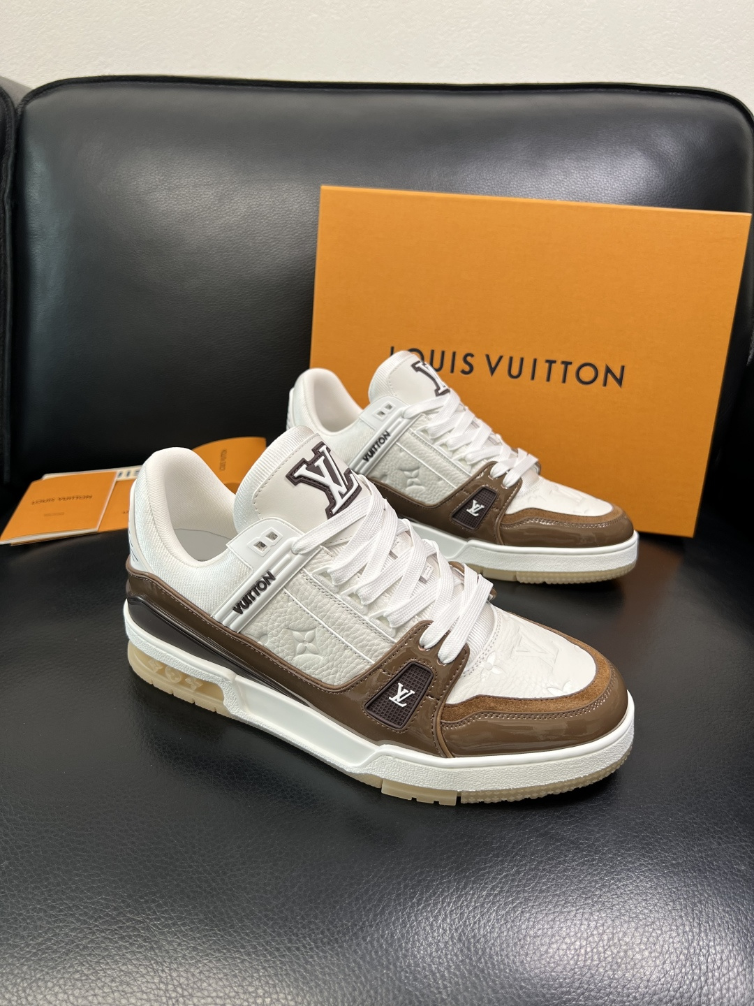 Lv 高品质 顶级工艺品 路易威登，专柜同步原厂配置，鞋面意大利进口，高品质拼接缤纷色彩复杂工艺品，进口