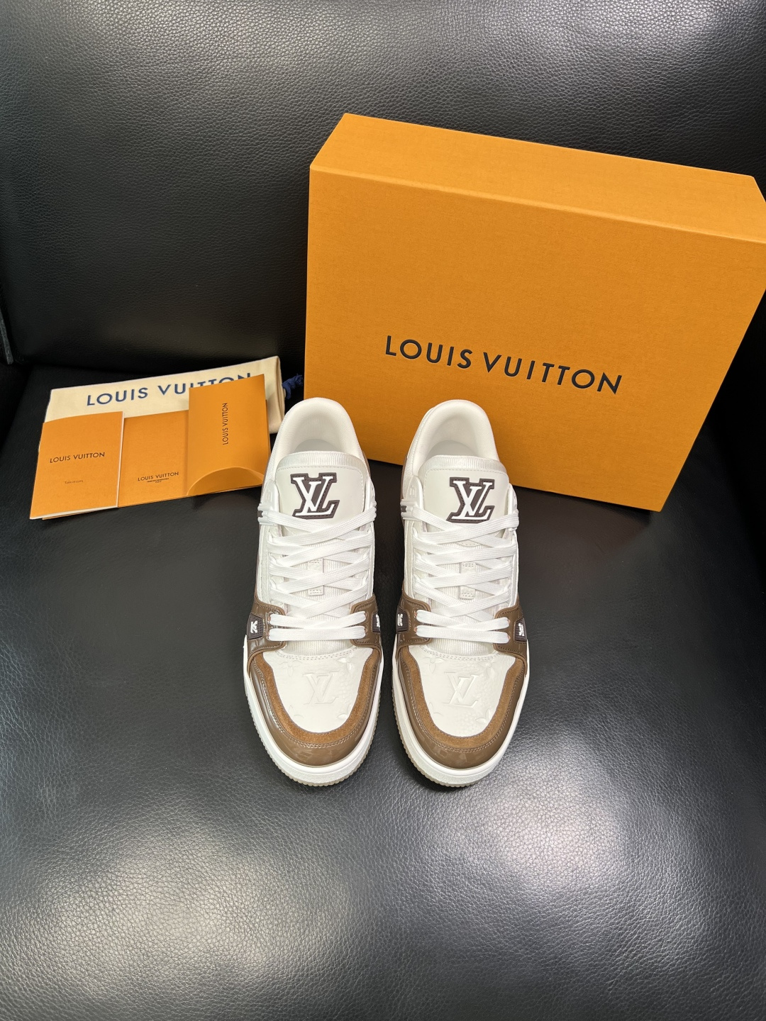 Lv 高品质 顶级工艺品 路易威登，专柜同步原厂配置，鞋面意大利进口，高品质拼接缤纷色彩复杂工艺品，进口