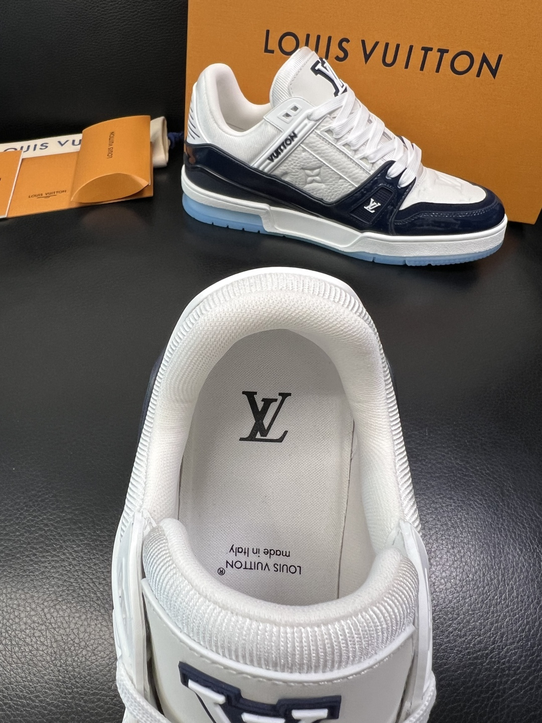 Lv 高品质 顶级工艺品 路易威登，专柜同步原厂配置，鞋面意大利进口，高品质拼接缤纷色彩复杂工艺品，进口