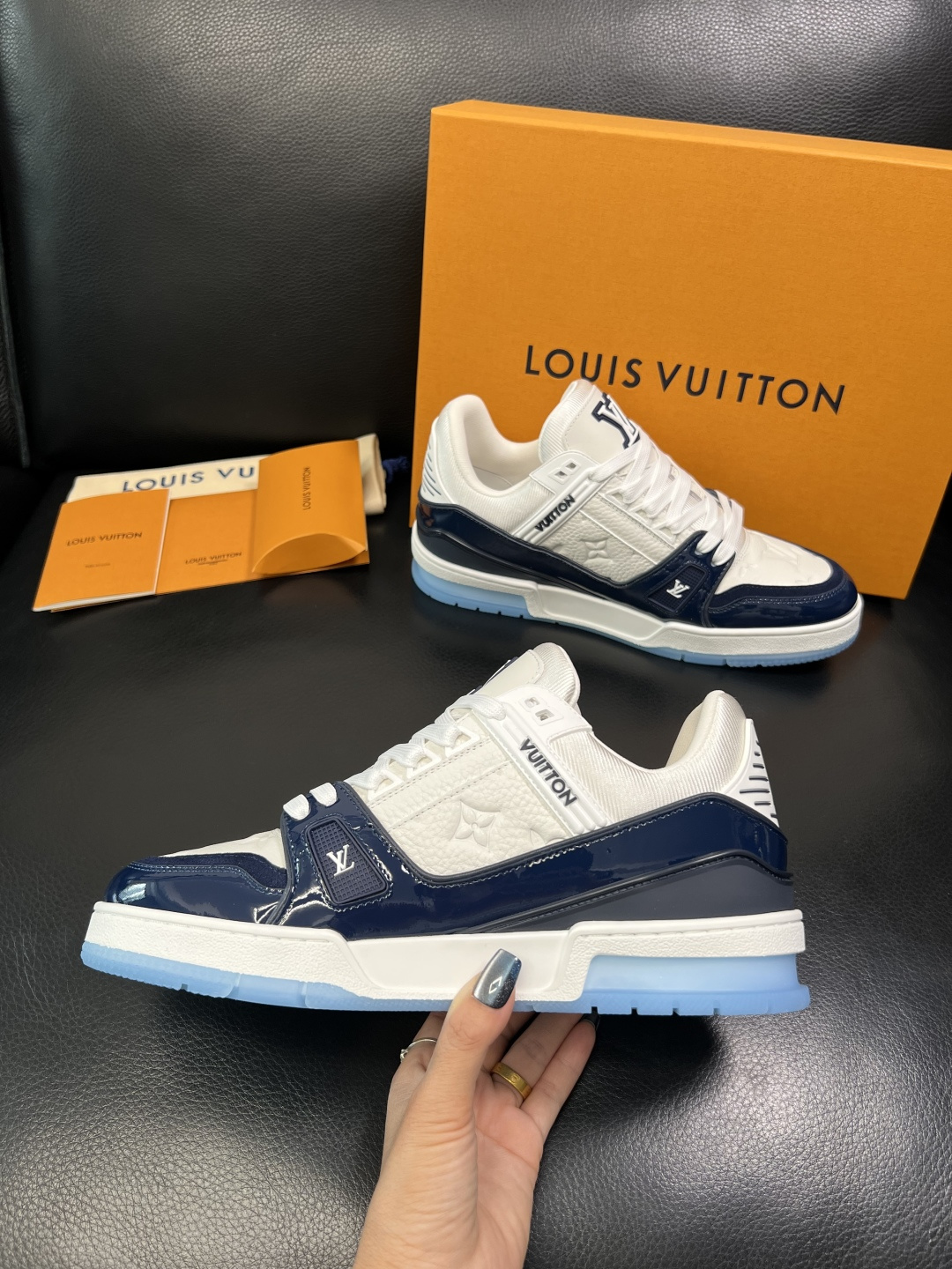 Lv 高品质 顶级工艺品 路易威登，专柜同步原厂配置，鞋面意大利进口，高品质拼接缤纷色彩复杂工艺品，进口