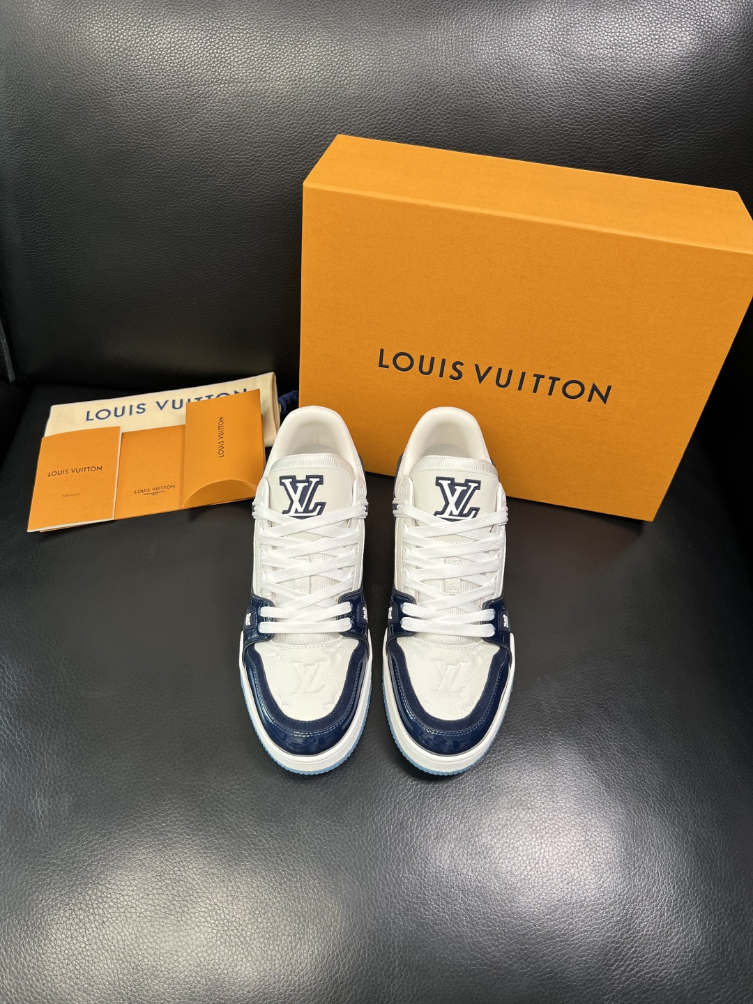 Lv 高品质 顶级工艺品 路易威登，专柜同步原厂配置，鞋面意大利进口，高品质拼接缤纷色彩复杂工艺品，进口