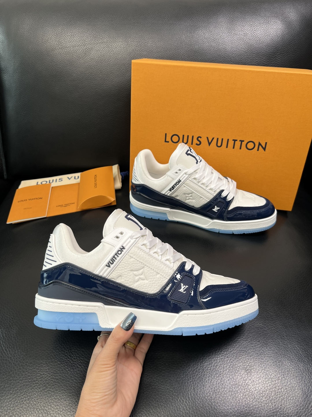 Lv 高品质 顶级工艺品 路易威登，专柜同步原厂配置，鞋面意大利进口，高品质拼接缤纷色彩复杂工艺品，进口