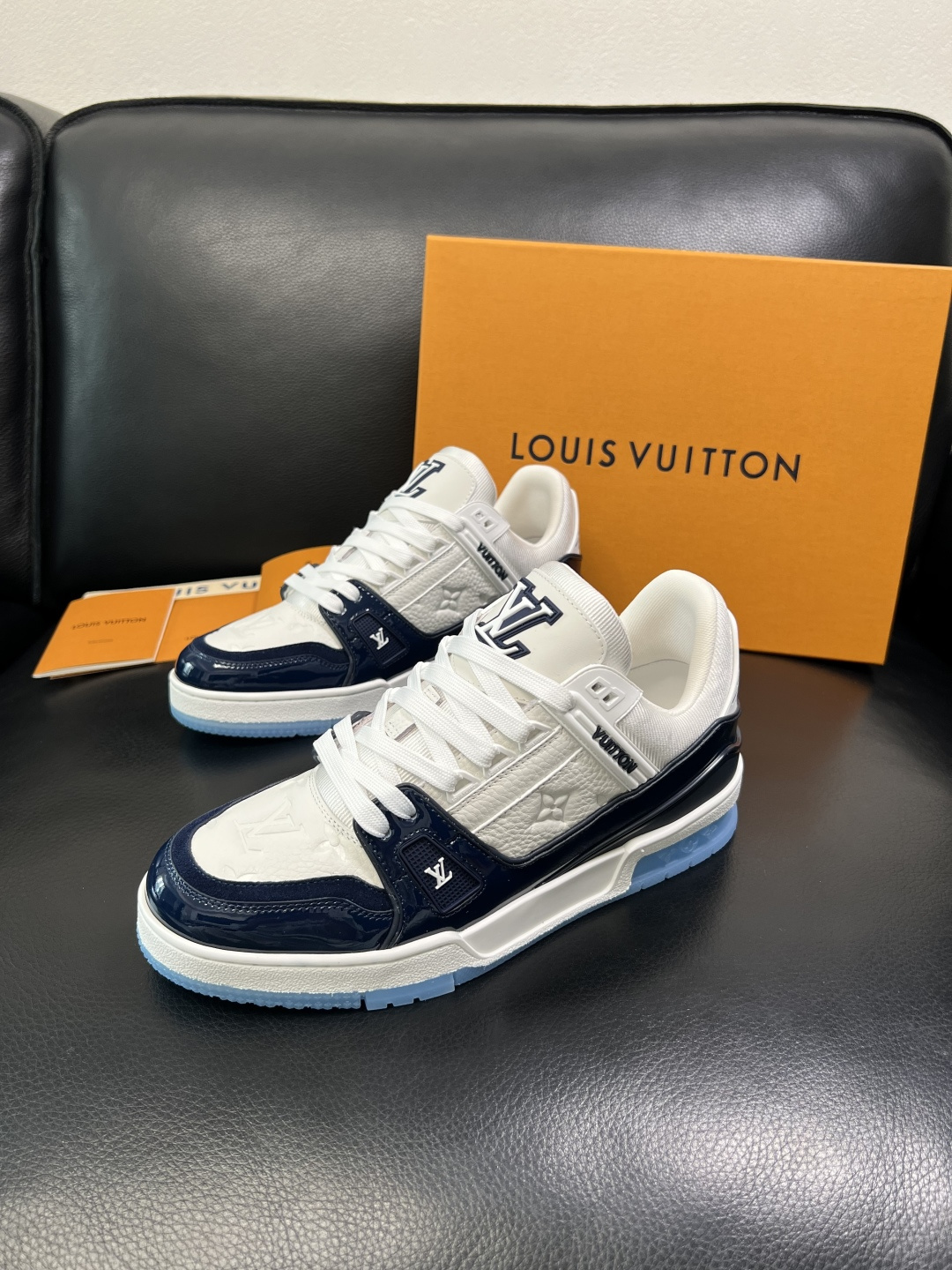 Lv 高品质 顶级工艺品 路易威登，专柜同步原厂配置，鞋面意大利进口，高品质拼接缤纷色彩复杂工艺品，进口