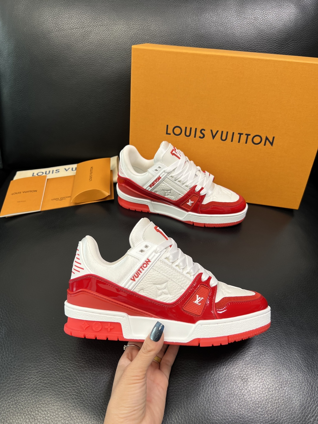 ⚠️女款 Lv 高品质 顶级工艺品 路易威登，专柜同步原厂配置，鞋面意大利进口，高品质拼接缤纷色彩复杂工