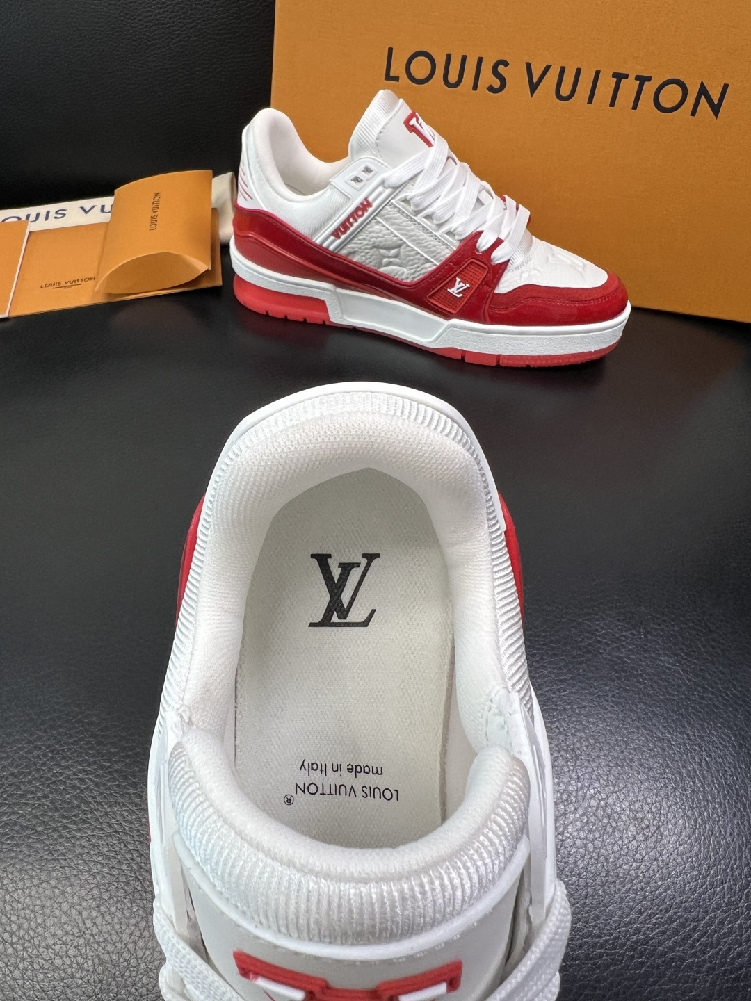 ⚠️女款 Lv 高品质 顶级工艺品 路易威登，专柜同步原厂配置，鞋面意大利进口，高品质拼接缤纷色彩复杂工