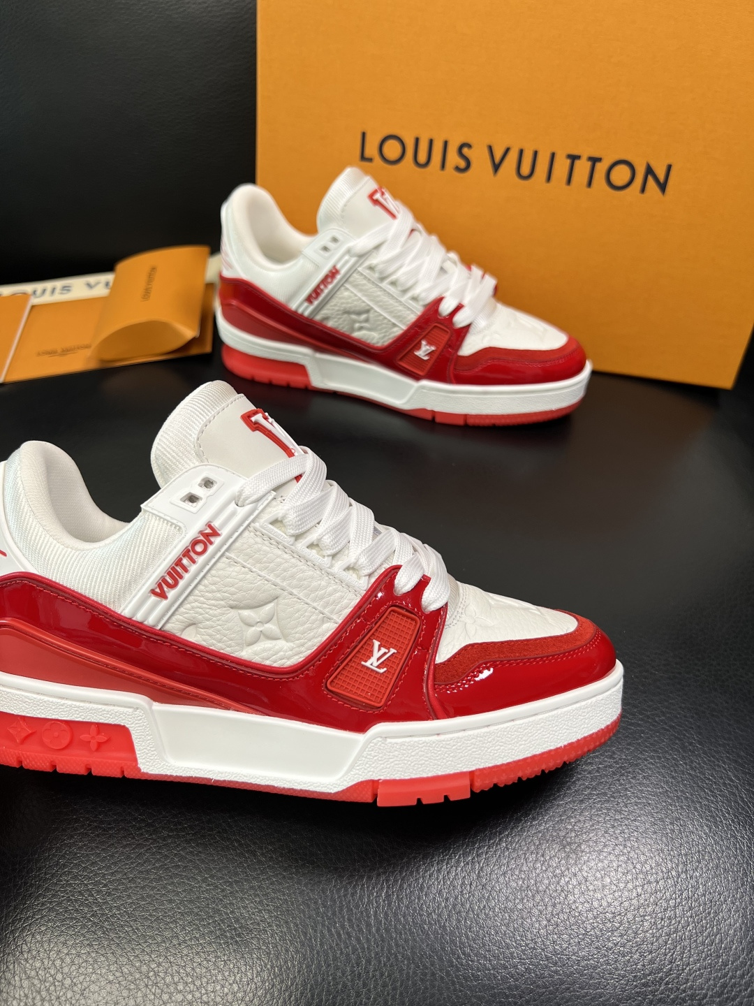 ⚠️女款 Lv 高品质 顶级工艺品 路易威登，专柜同步原厂配置，鞋面意大利进口，高品质拼接缤纷色彩复杂工