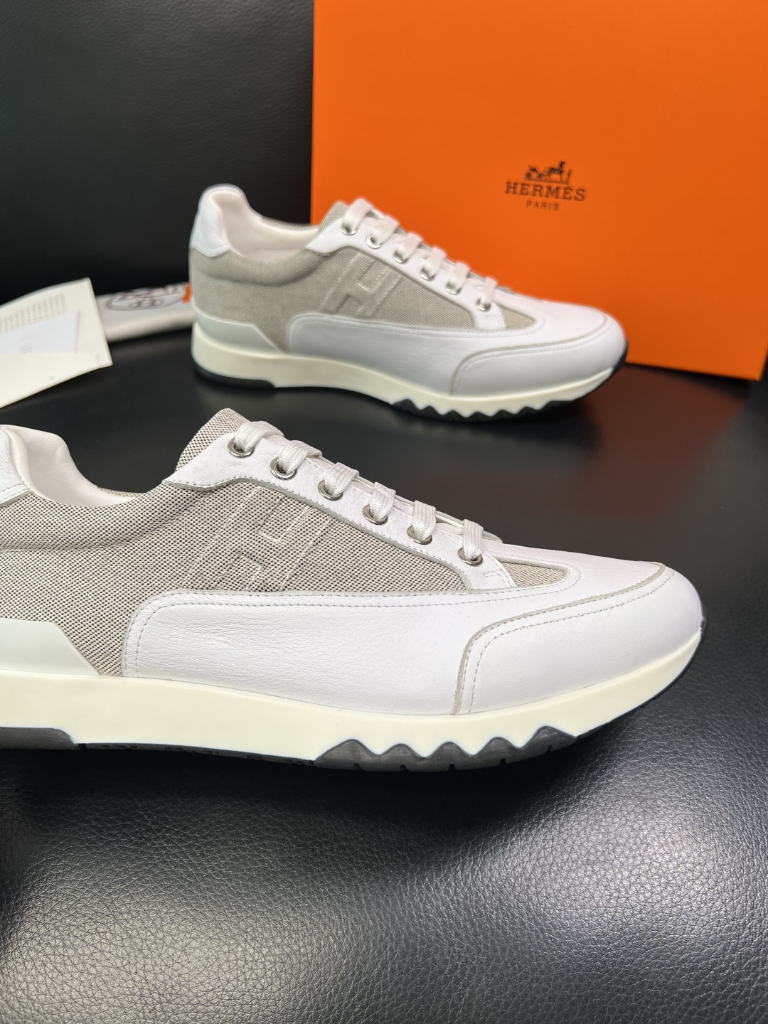 Hermes 高品质 顶级代购 爱马仕 专柜同步发售原厂配置，意大利进口原版牛皮面料，高品质拼接工艺，全