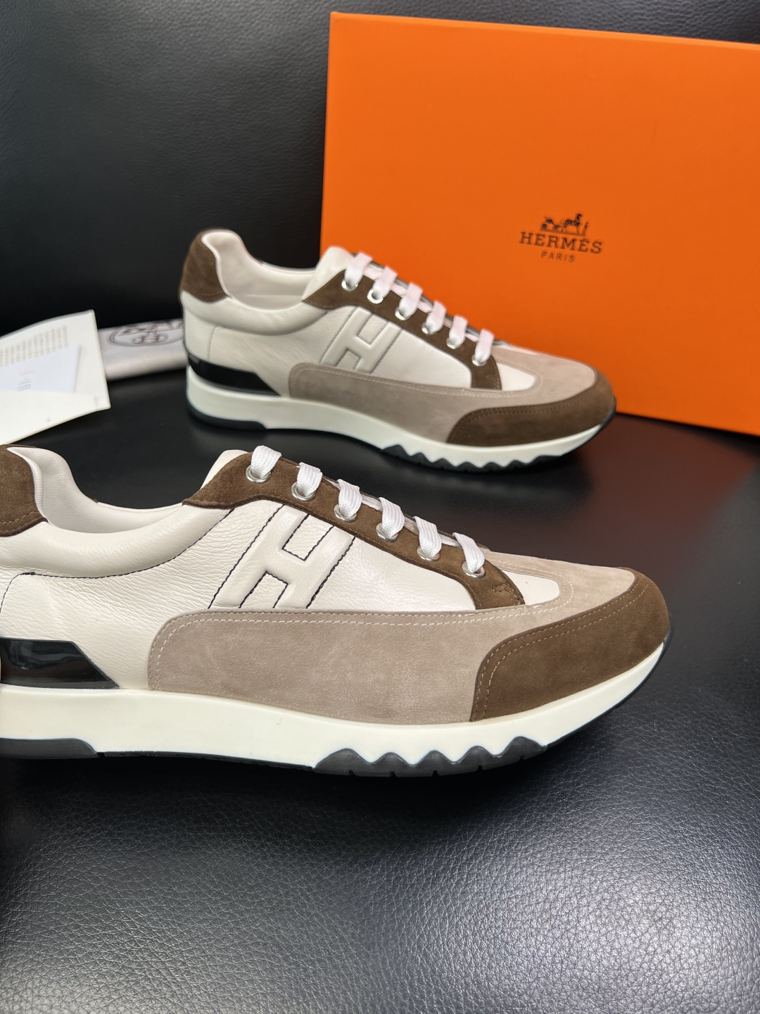 Hermes 高品质 顶级代购 爱马仕 专柜同步发售原厂配置，意大利进口原版牛皮面料，高品质拼接工艺，全