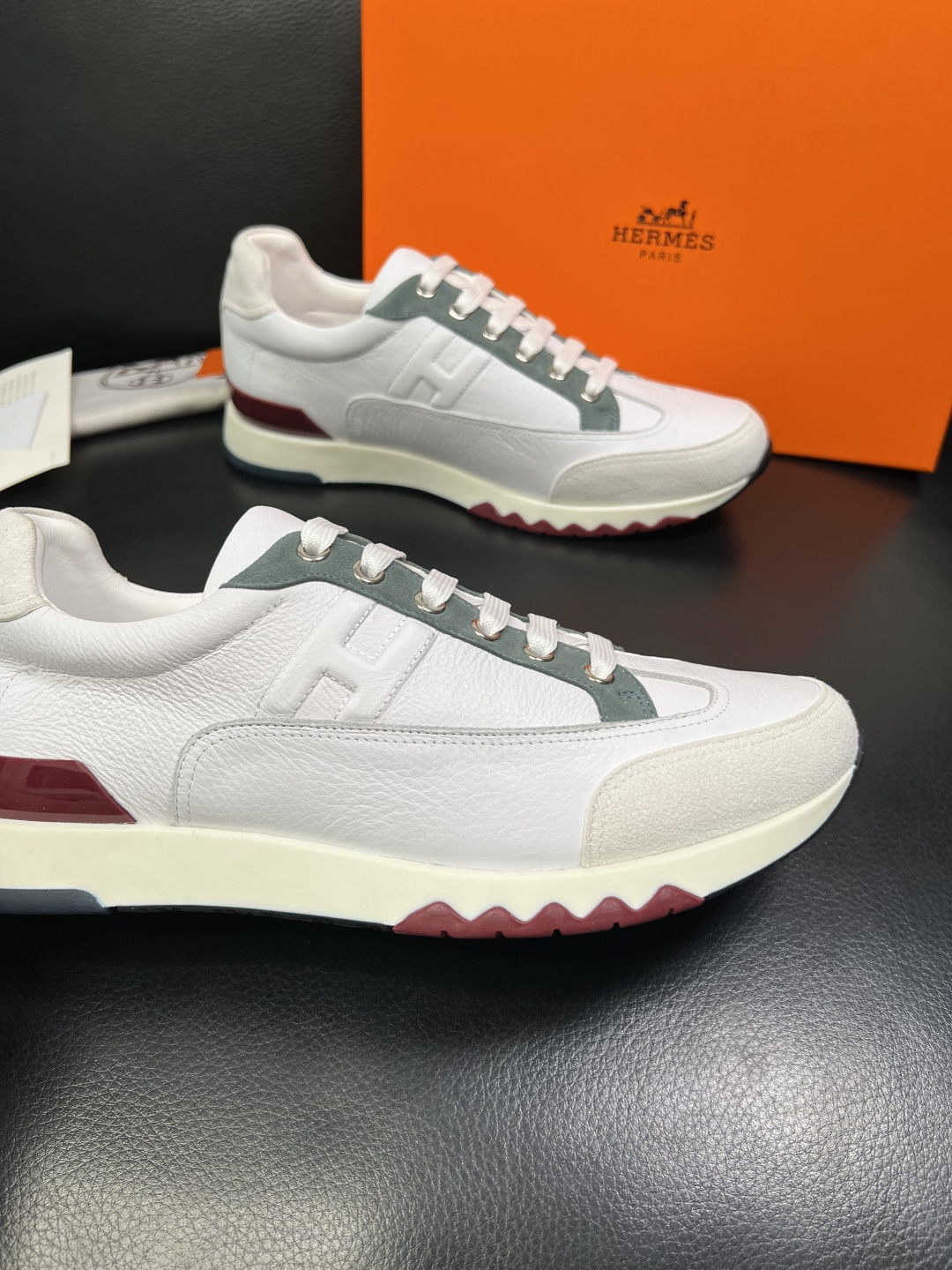 Hermes 高品质 顶级代购 爱马仕 专柜同步发售原厂配置，意大利进口原版牛皮面料，高品质拼接工艺，全