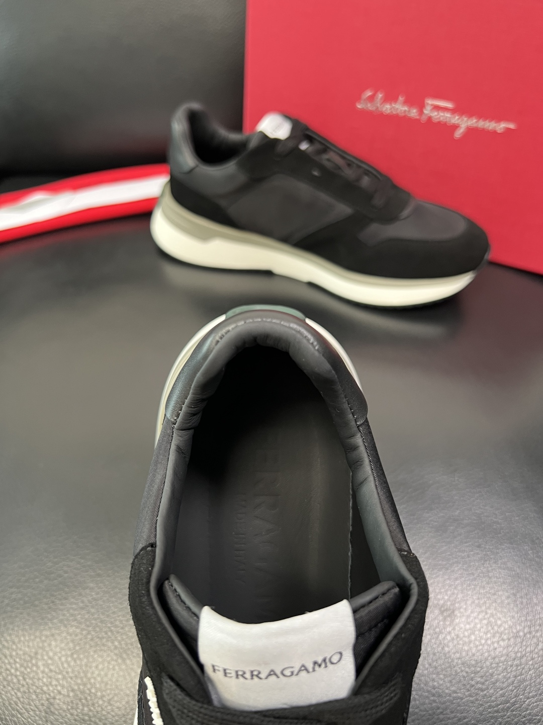 Ferragamo 高品质 顶级工艺品 菲拉格慕 专柜同步发售原厂配置，意大利进口原版牛皮，进口水染牛里