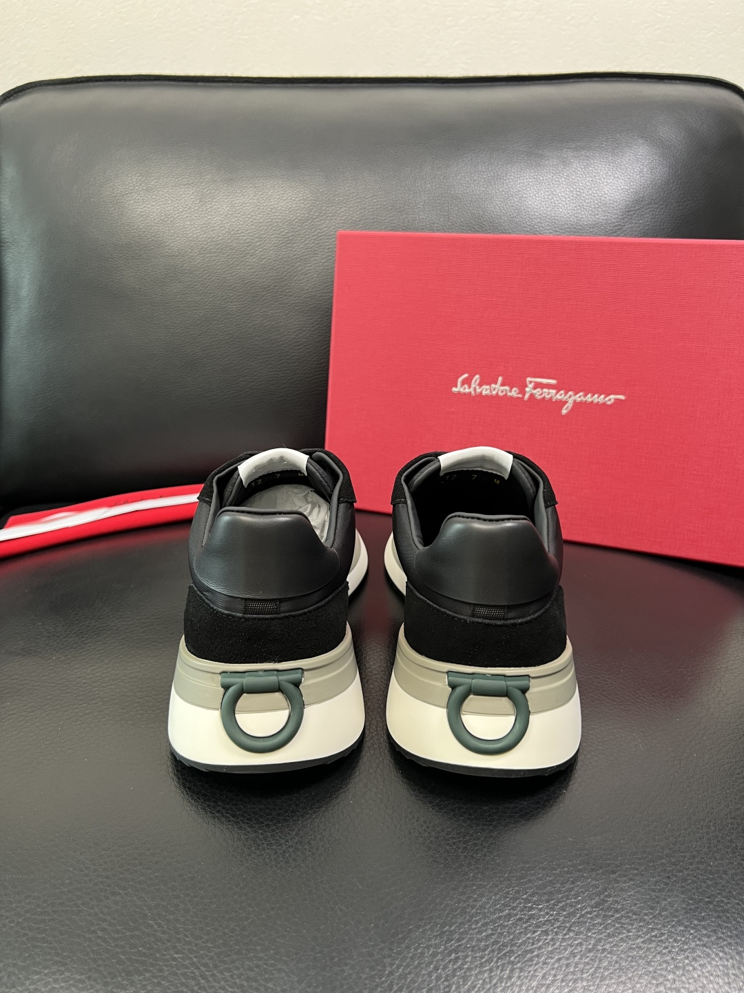 Ferragamo 高品质 顶级工艺品 菲拉格慕 专柜同步发售原厂配置，意大利进口原版牛皮，进口水染牛里