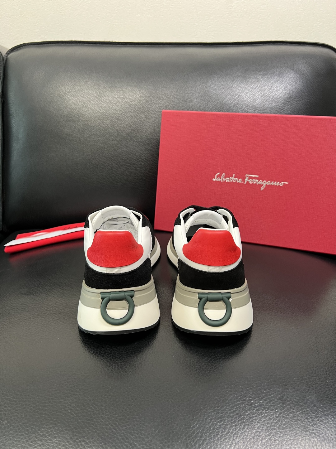 Ferragamo 高品质 顶级工艺品 菲拉格慕 专柜同步发售原厂配置，意大利进口原版牛皮，进口水染牛里