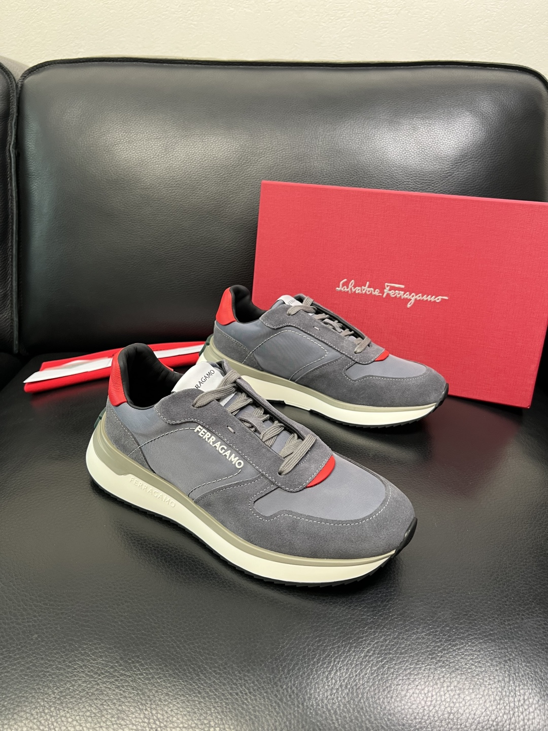 Ferragamo 高品质 顶级工艺品 菲拉格慕 专柜同步发售原厂配置，意大利进口原版牛皮，进口水染牛里