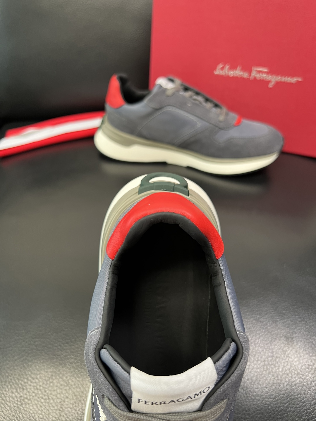 Ferragamo 高品质 顶级工艺品 菲拉格慕 专柜同步发售原厂配置，意大利进口原版牛皮，进口水染牛里