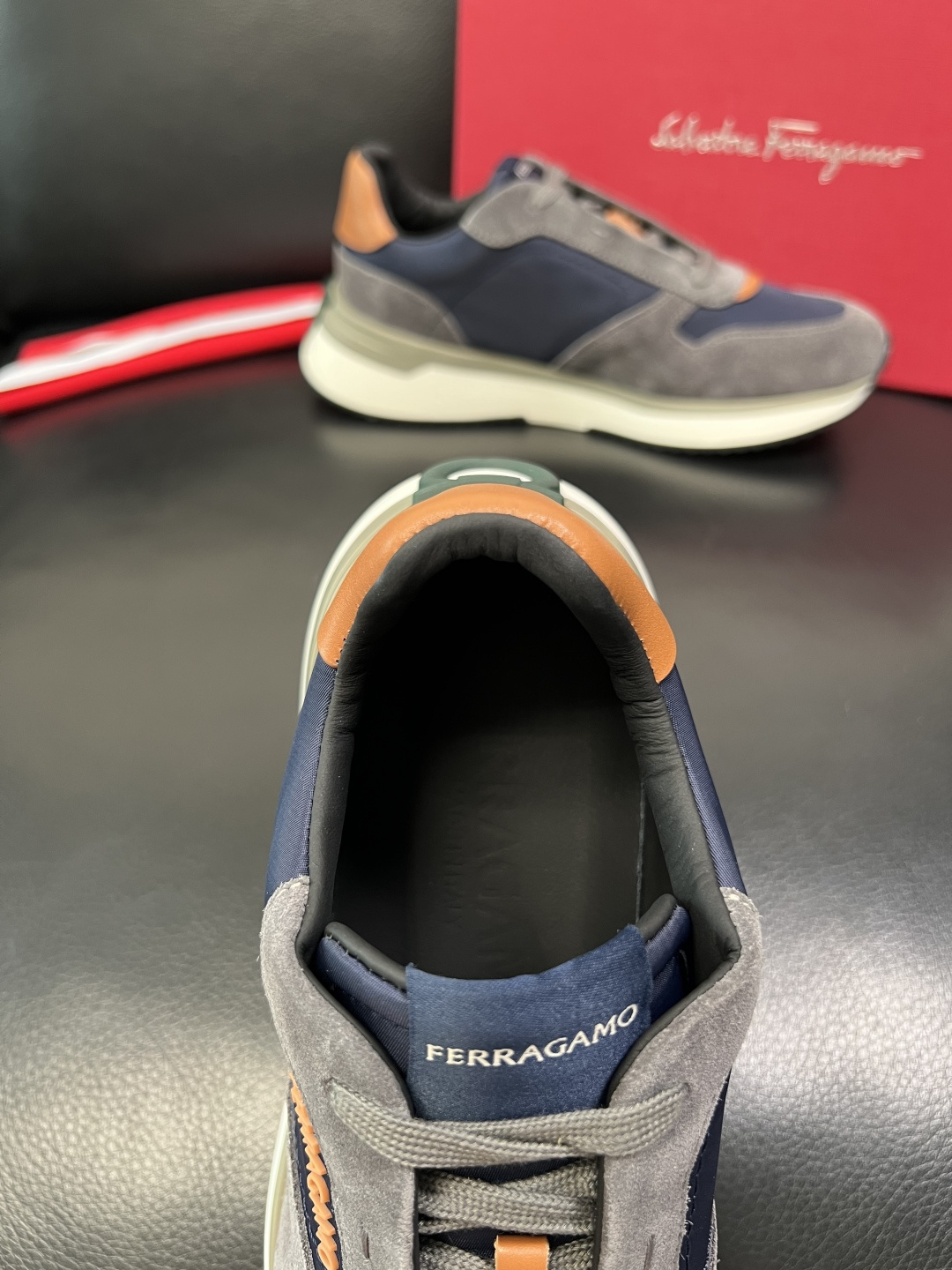 Ferragamo 高品质 顶级工艺品 菲拉格慕 专柜同步发售原厂配置，意大利进口原版牛皮，进口水染牛里