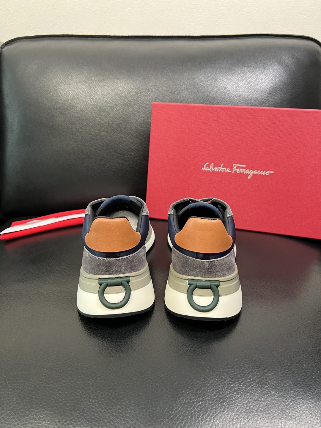 Ferragamo 高品质 顶级工艺品 菲拉格慕 专柜同步发售原厂配置，意大利进口原版牛皮，进口水染牛里