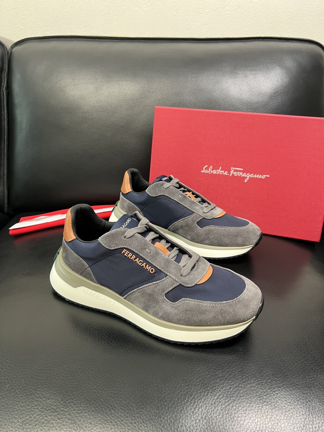 Ferragamo 高品质 顶级工艺品 菲拉格慕 专柜同步发售原厂配置，意大利进口原版牛皮，进口水染牛里