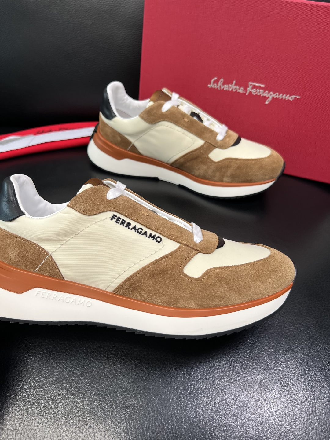 Ferragamo 高品质 顶级工艺品 菲拉格慕 专柜同步发售原厂配置，意大利进口原版牛皮，进口水染牛里