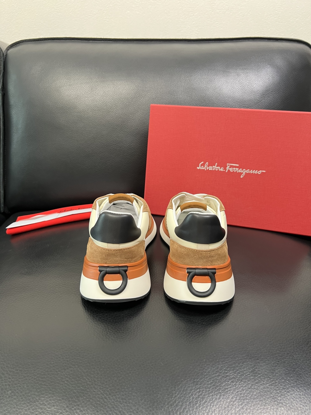 Ferragamo 高品质 顶级工艺品 菲拉格慕 专柜同步发售原厂配置，意大利进口原版牛皮，进口水染牛里