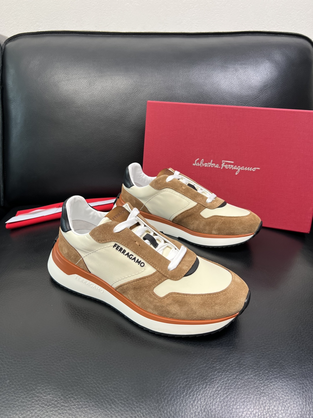 Ferragamo 高品质 顶级工艺品 菲拉格慕 专柜同步发售原厂配置，意大利进口原版牛皮，进口水染牛里