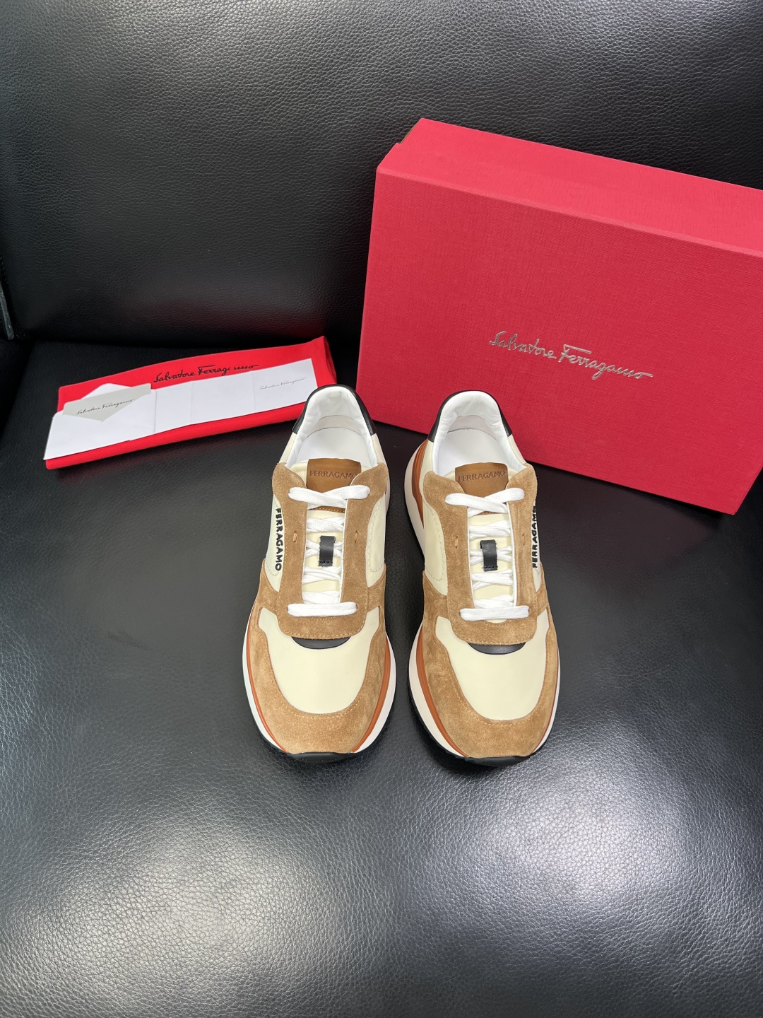 Ferragamo 高品质 顶级工艺品 菲拉格慕 专柜同步发售原厂配置，意大利进口原版牛皮，进口水染牛里