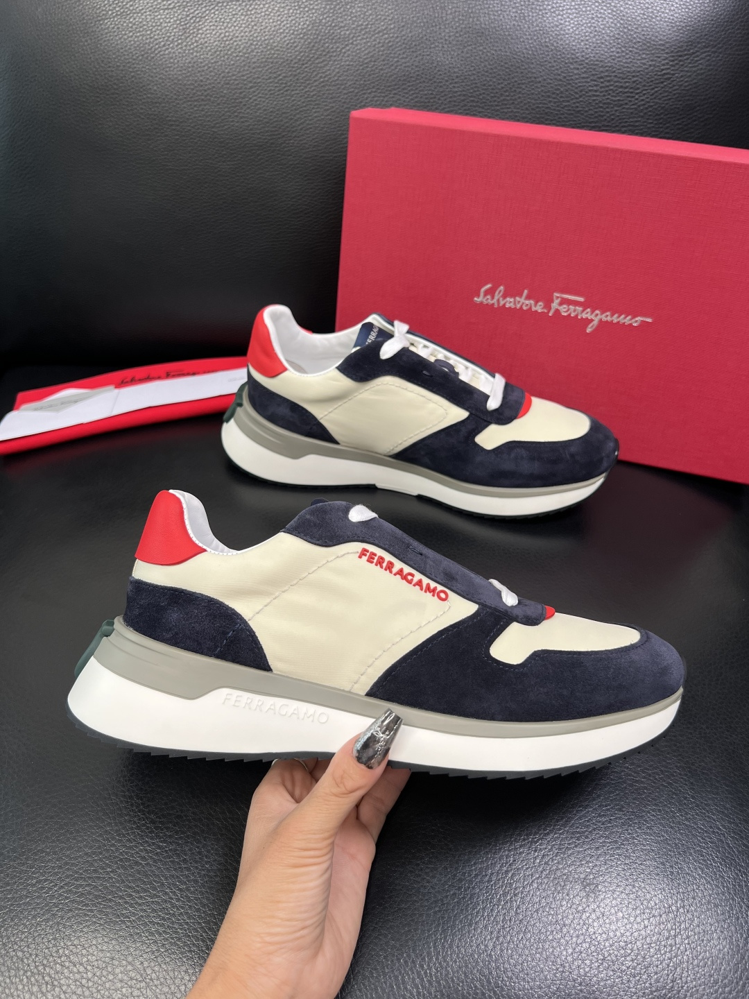 Ferragamo 高品质 顶级工艺品 菲拉格慕 专柜同步发售原厂配置，意大利进口原版牛皮，进口水染牛里