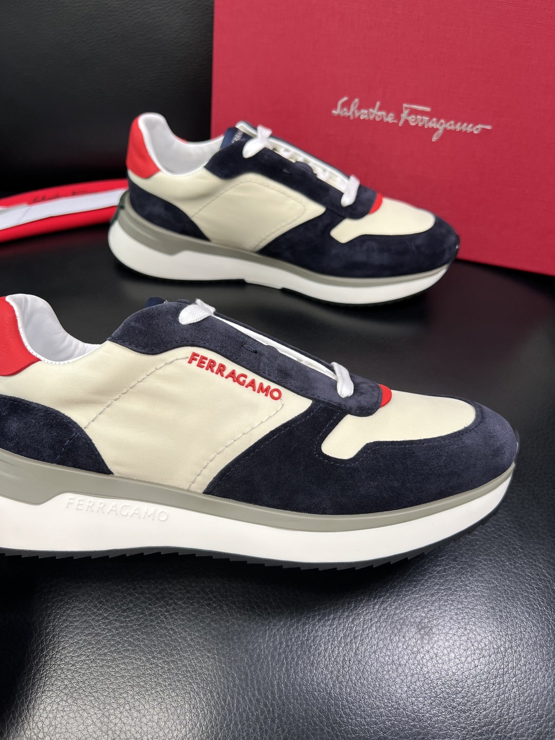 Ferragamo 高品质 顶级工艺品 菲拉格慕 专柜同步发售原厂配置，意大利进口原版牛皮，进口水染牛里