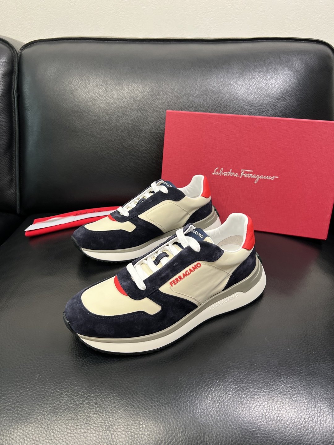 Ferragamo 高品质 顶级工艺品 菲拉格慕 专柜同步发售原厂配置，意大利进口原版牛皮，进口水染牛里