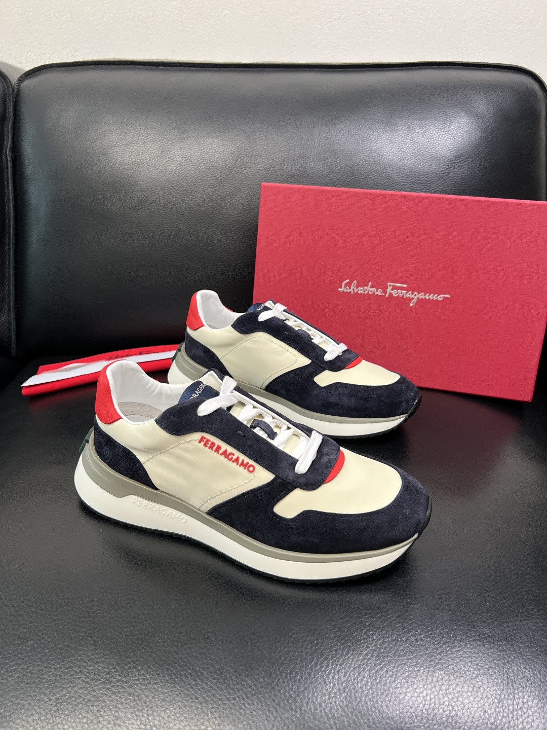 Ferragamo 高品质 顶级工艺品 菲拉格慕 专柜同步发售原厂配置，意大利进口原版牛皮，进口水染牛里