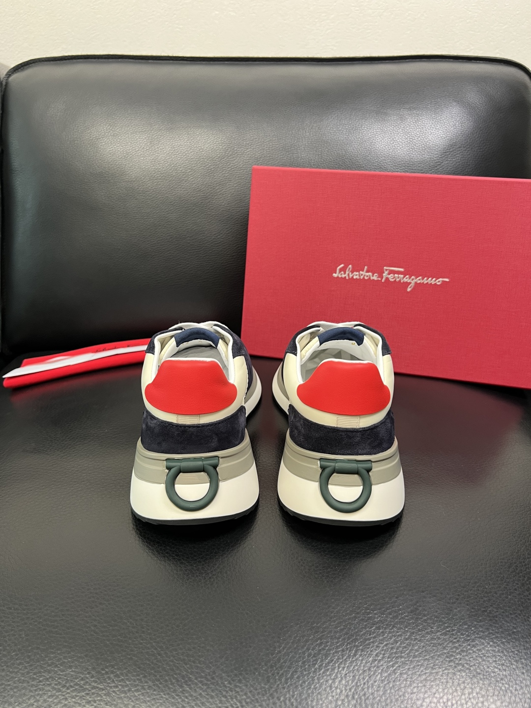 Ferragamo 高品质 顶级工艺品 菲拉格慕 专柜同步发售原厂配置，意大利进口原版牛皮，进口水染牛里