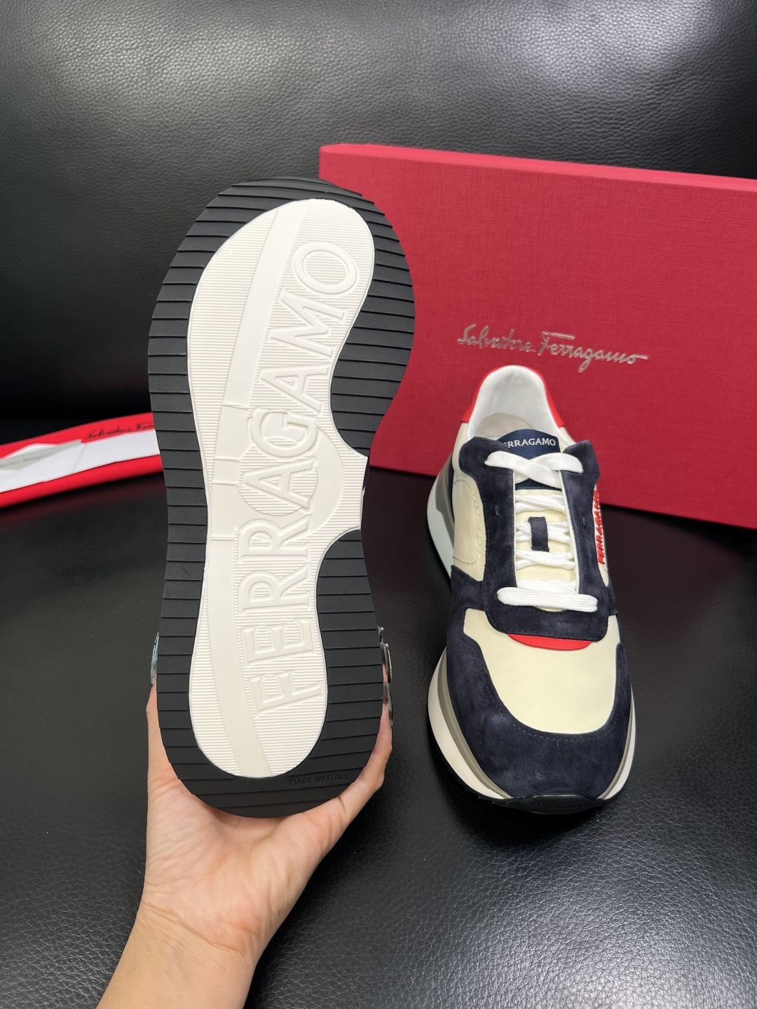 Ferragamo 高品质 顶级工艺品 菲拉格慕 专柜同步发售原厂配置，意大利进口原版牛皮，进口水染牛里