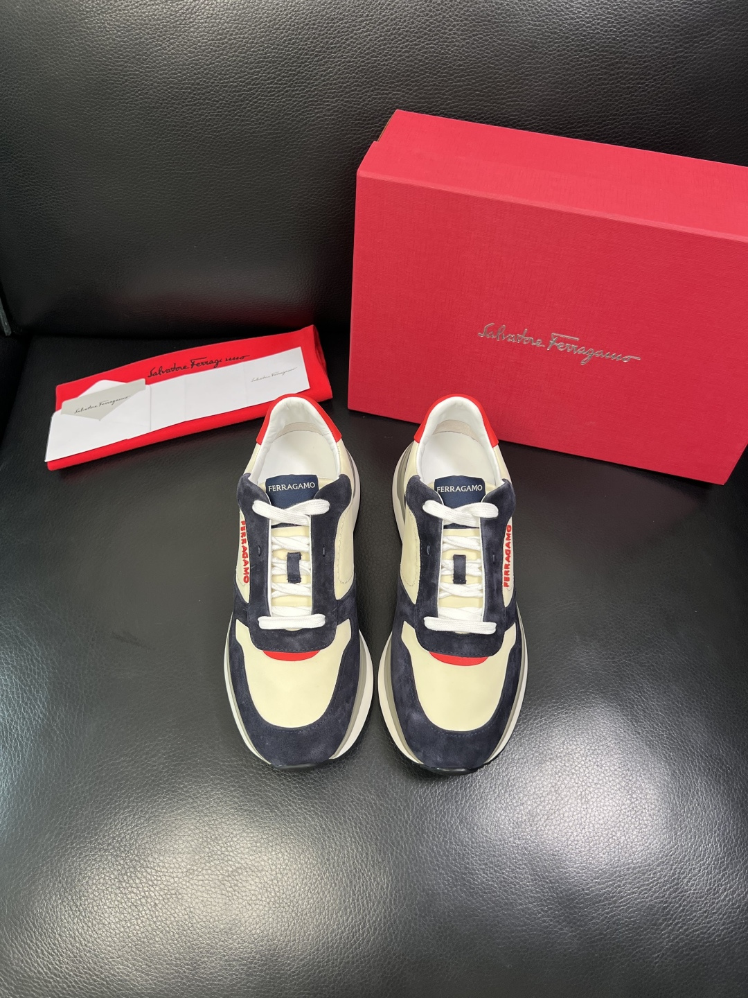 Ferragamo 高品质 顶级工艺品 菲拉格慕 专柜同步发售原厂配置，意大利进口原版牛皮，进口水染牛里