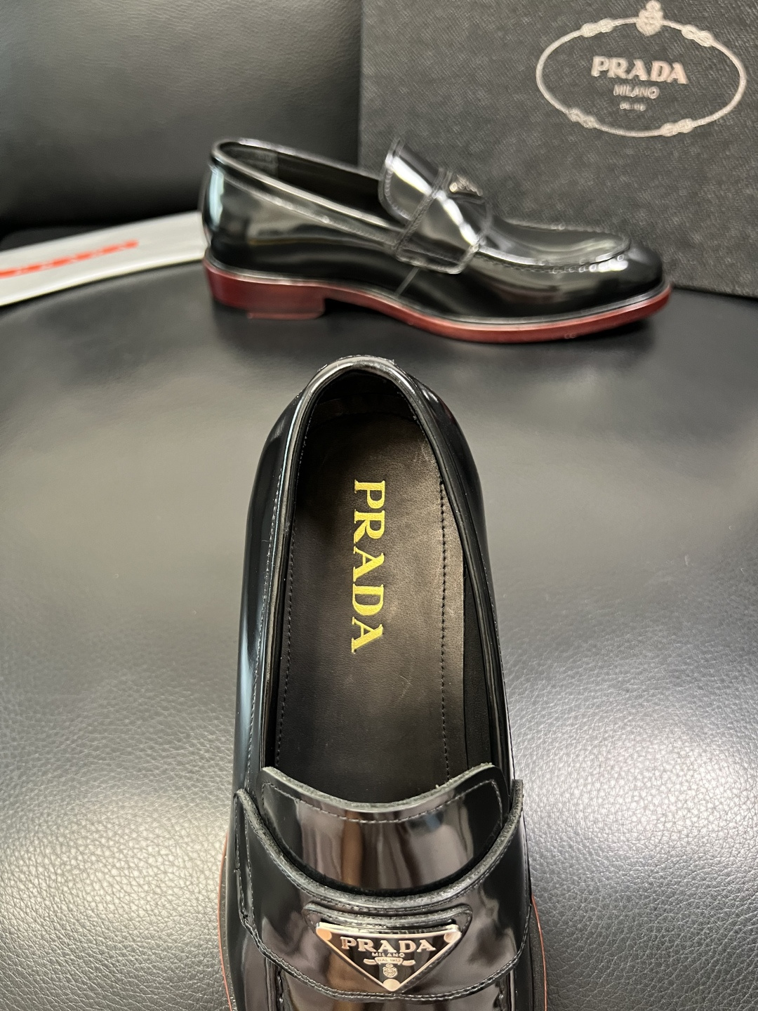 PRADA 高品质 顶级工艺品 普拉达 皮鞋专柜同步 原厂配置，意大利进口原版牛皮面料，透气舒适进口水染