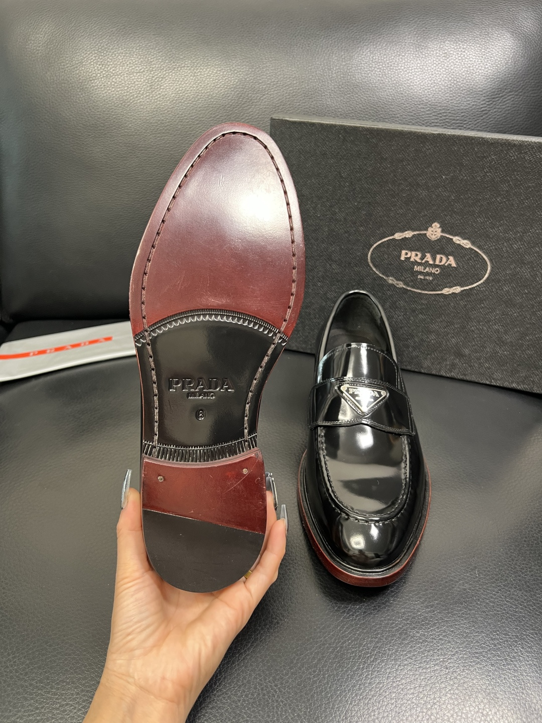 PRADA 高品质 顶级工艺品 普拉达 皮鞋专柜同步 原厂配置，意大利进口原版牛皮面料，透气舒适进口水染